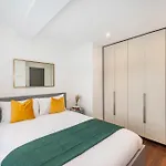 Luxury One Bedroom Apartment With Ac, Balcony, Free Coffee Central London
