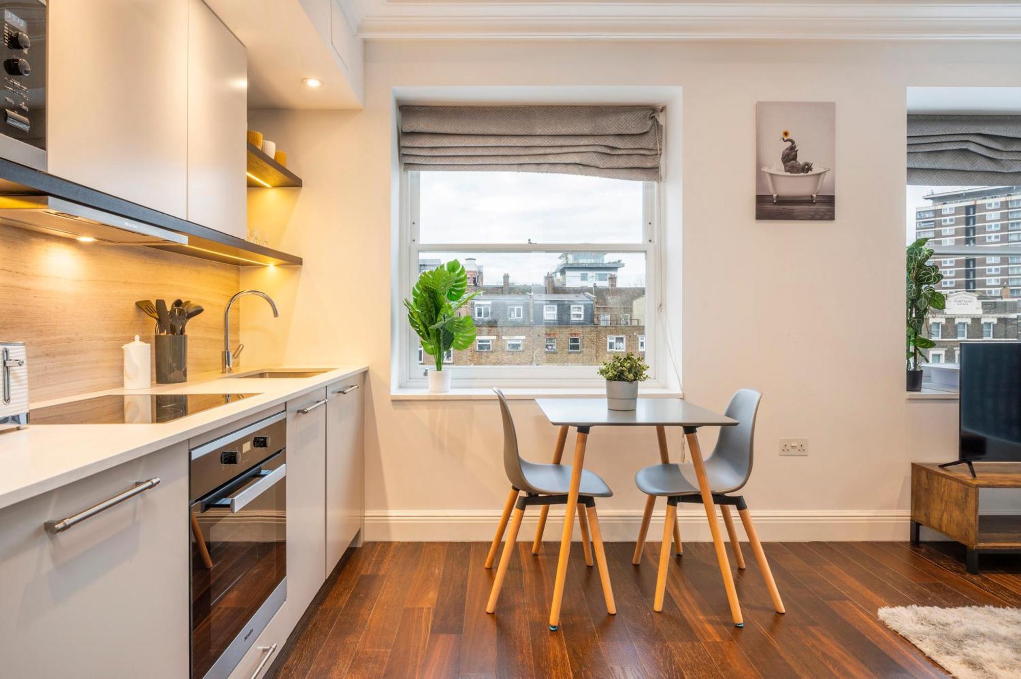 Luxury One Bedroom With Ac, Balcony, Free Coffee Apartamento *